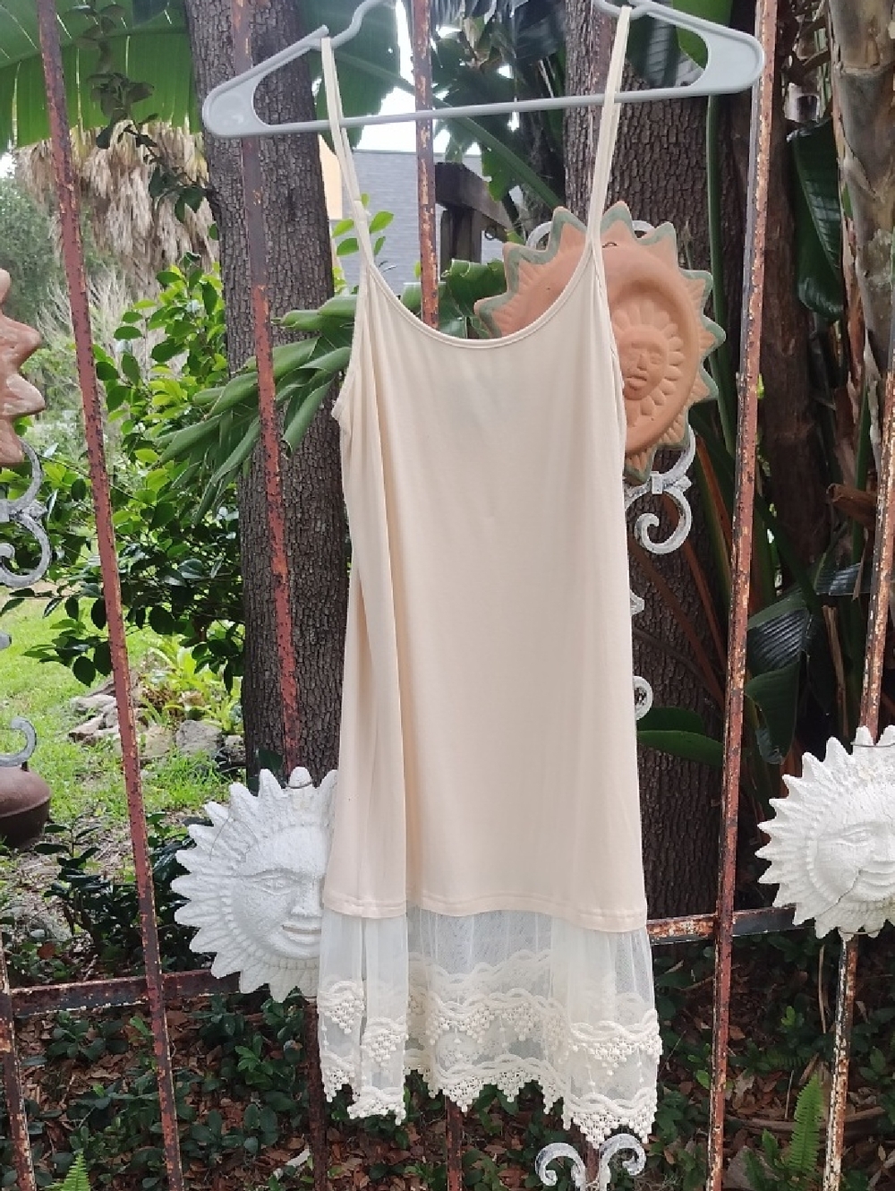 Camille And Co. Women’s Cream Lace-Hem Long Tank Small